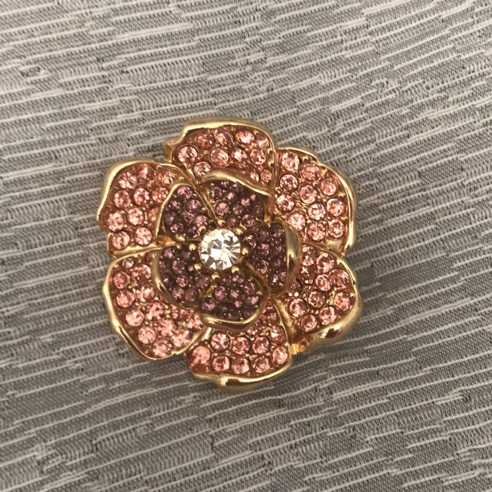 BROOCH